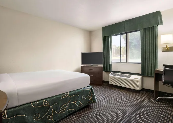 Travelodge By Wyndham Hotel